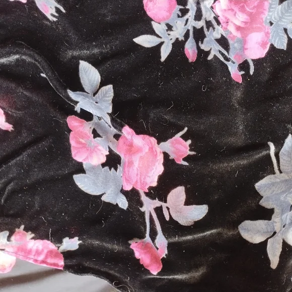 Floral Black and Pink Kimono - Picture 2 of 3